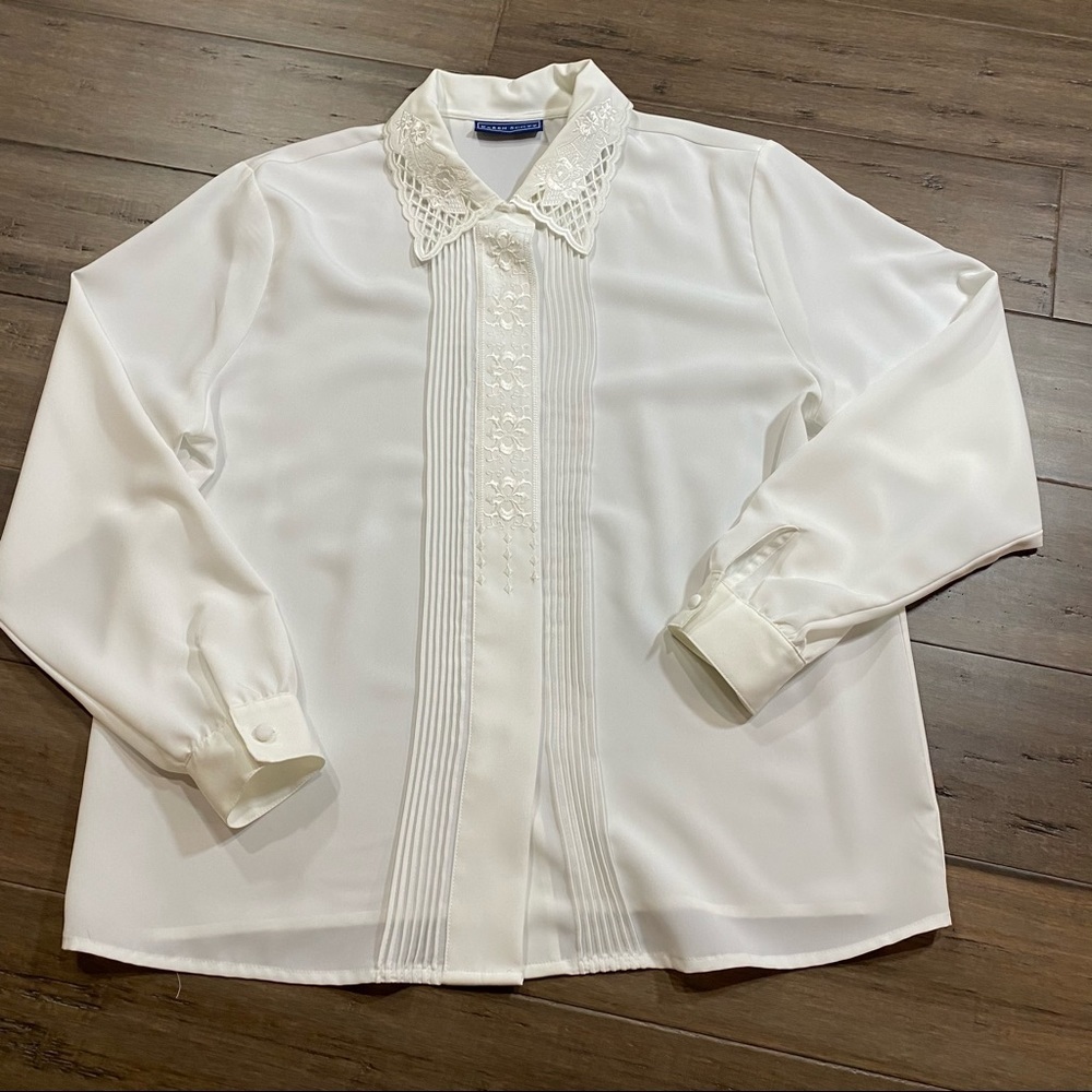 Karen‎ Scott embroidered white button up blouse